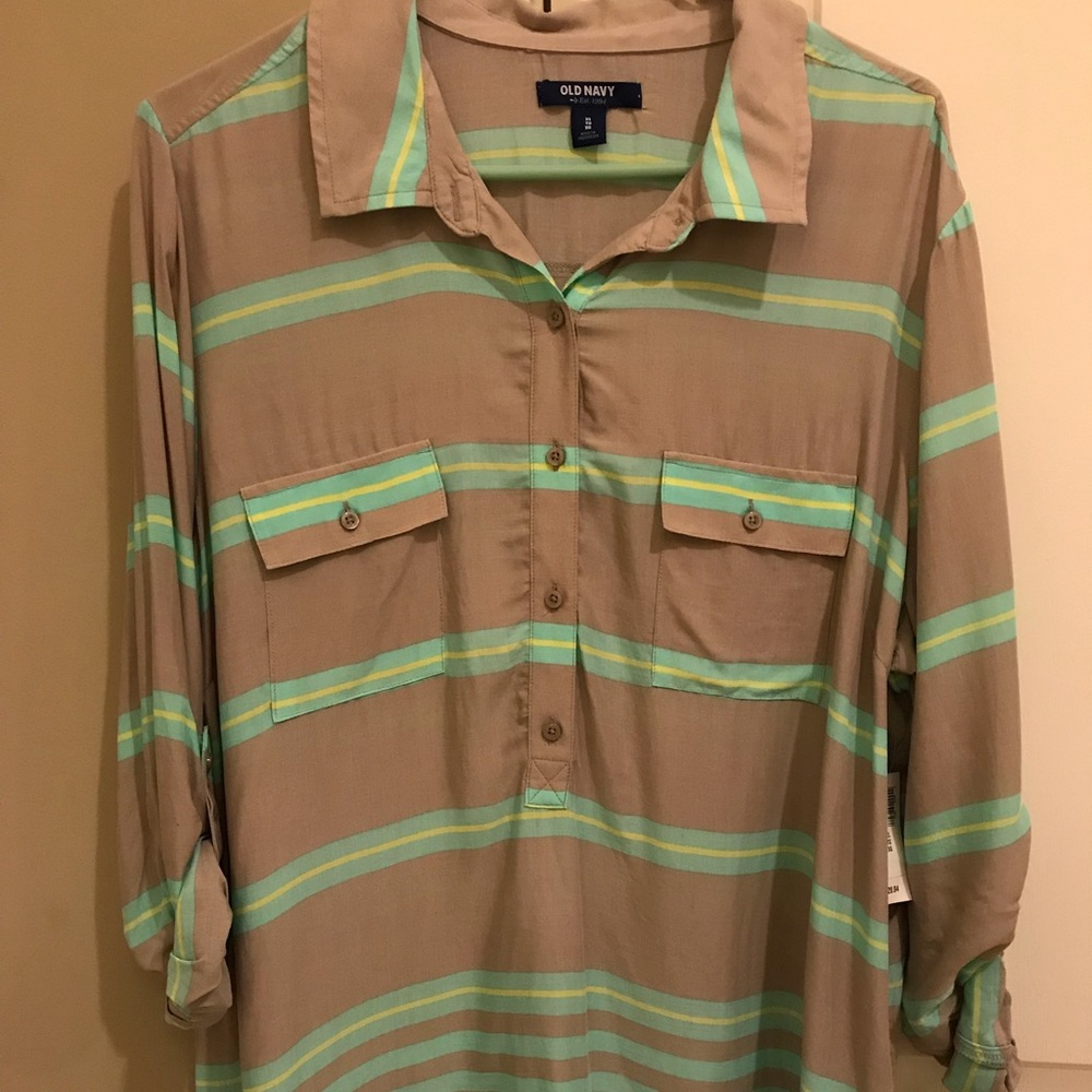 Buttoned blouse with stripes